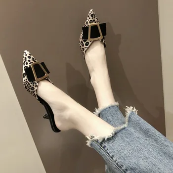 Marka kadın Düz Terlik Katır üzerinde Kayma Leopar Baskı Metal Toka Ayakkabı Bahar Slaytlar Düşük Topuk Bayanlar Moda Zarif Sonbahar