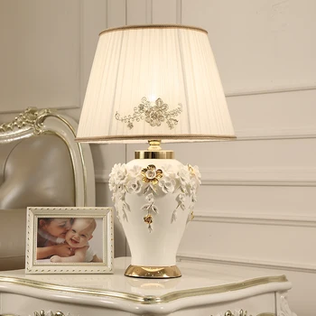 Avrupa Modern Beyaz Mavi Seramik Masa yatak odası için lamba Başucu Lambası Oturma Odası Çalışma Modeli Odası Ev Dekorasyon Çiçek Lamba